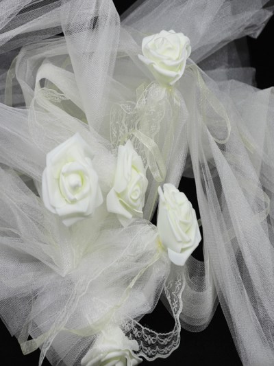 Décoration voiture mariage rétro en tulle avec fleur ( vendu par lots de 5 pièces ) blanc