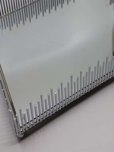 Plateau miroir teinté en métal argenté rectangle Hoffmanns