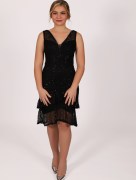 Robe courte à dentelle ceinturé Dans - noir