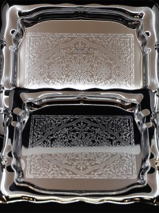 Série de 2 plateaux décoratifs 2 pièces en métal argenté