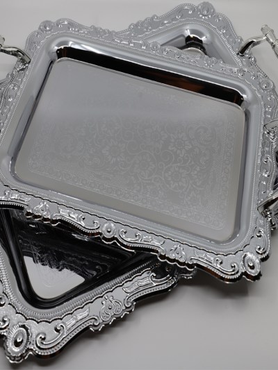 Série de 2 plateaux décoratifs 2 pièces en métal argenté Almina