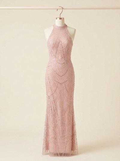 Robe de soirée longue rose poudré ornée de sequins