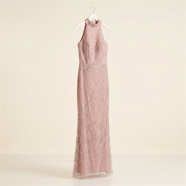 Robe de soirée longue rose poudré ornée de sequins