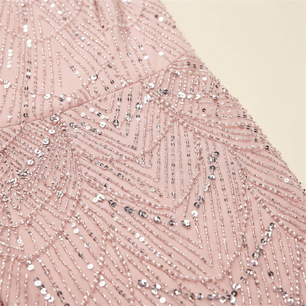 Robe de soirée longue rose poudré ornée de sequins