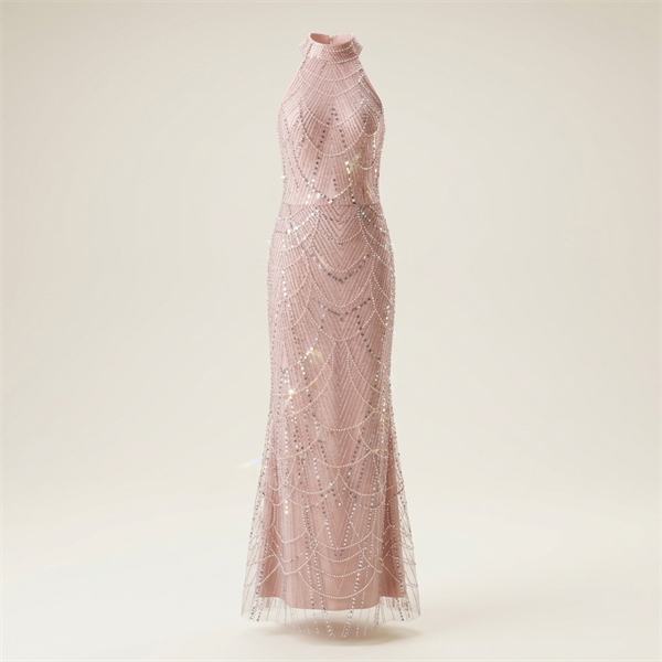 Robe de soirée longue rose poudré ornée de sequins