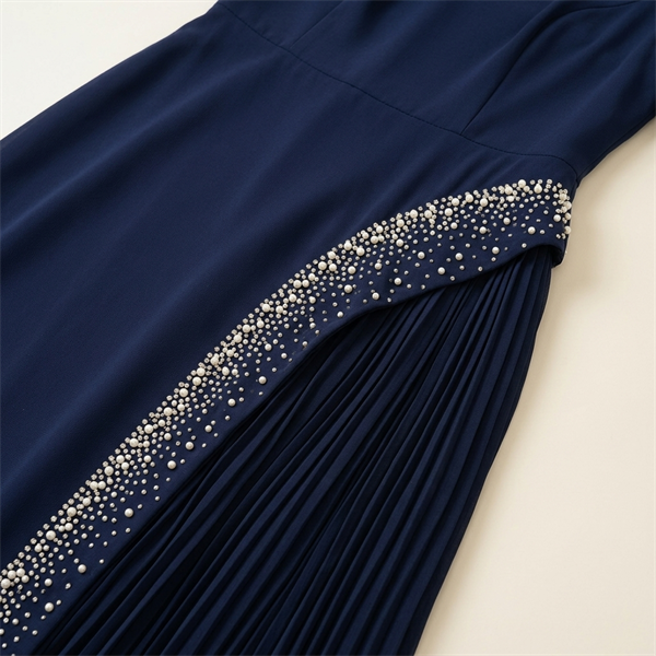 Robe de Soirée Longue Bleu Marine Plissée avec Détails Perlés