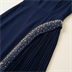 Robe de Soirée Longue Bleu Marine Plissée avec Détails Perlés