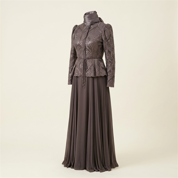 Robe de Soirée Longue Élégante à Basque Brodé et Jupe Plissée