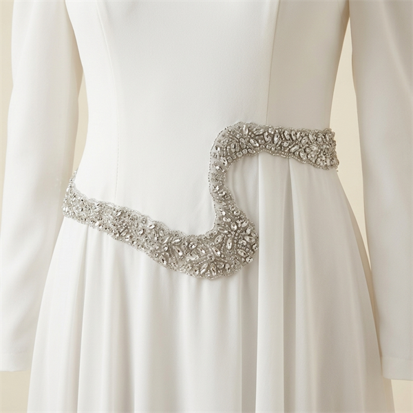 Robe de Soirée Longue Blanche avec Broderie Perlée