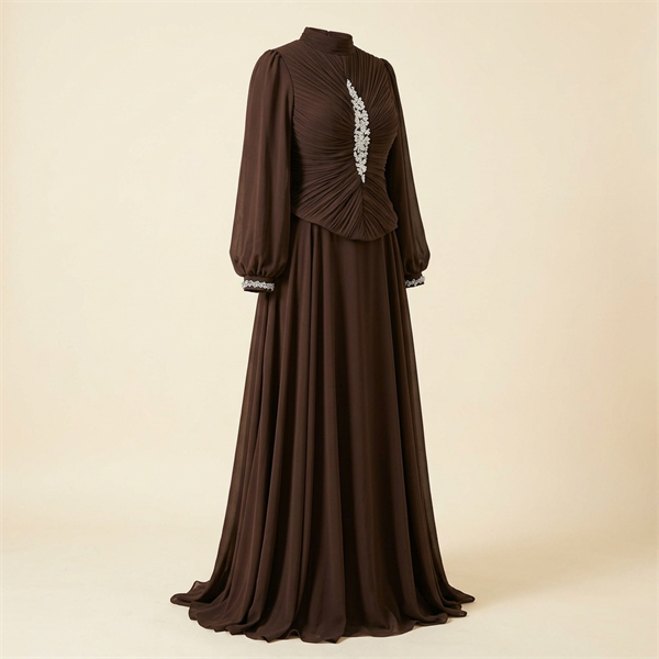 Robe de Soirée Longue Marron à Corsage Plissé et Strass