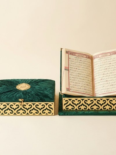 Coffret Boîte à Coran en Velours Vert et Finition Dorée avec Pupitre