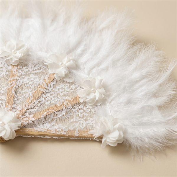 Éventail de Mariée en Dentelle et Plumes Blanches