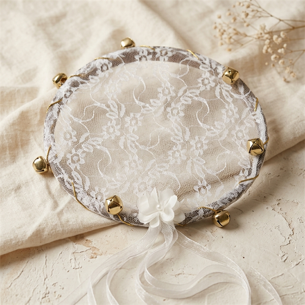 Tambourin de Mariée Décoratif en Dentelle Blanche et Grelots Dorés