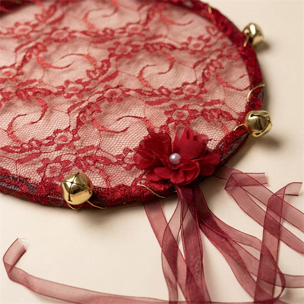 Tambourin de Henné en Dentelle Rouge avec Grelots Dorés Bordeaux