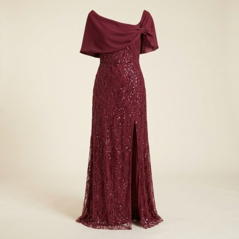 Robe de soirée longue bordeaux à sequins avec cape drapée