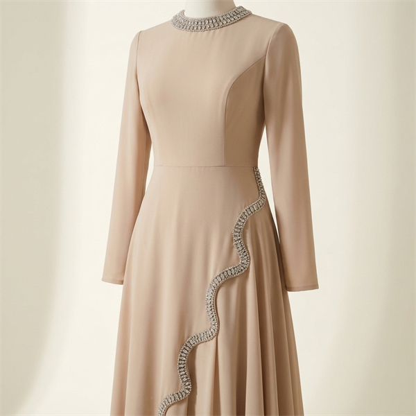 Robe de Soirée Longue Beige Nude à Détails Strass