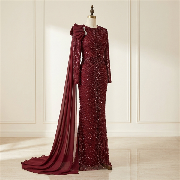 Robe de Soirée Longue Bordeaux Brodée à Sequins avec Cape
