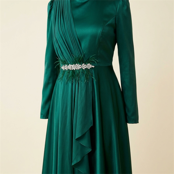 Robe de Soirée Longue en Satin Vert Émeraude avec Détails Drapés