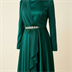Robe de Soirée Longue en Satin Vert Émeraude avec Détails Drapés