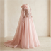 Robe de Soirée Longue Rose Poudré avec Cape et Broderies Scintillantes