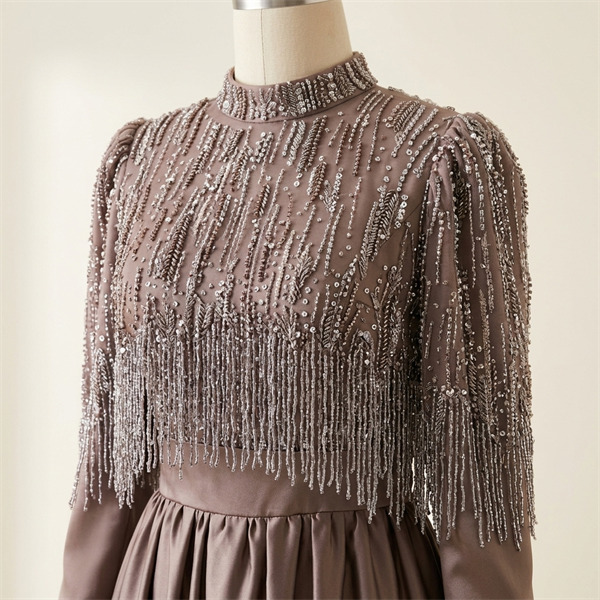 Robe de Soirée Longue avec Cape Perlée à Franges
