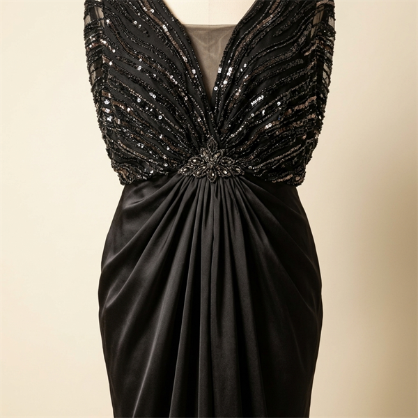 Robe de Soirée Longue Noire Drapée avec Haut à Sequins