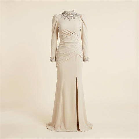 Robe de Soirée Longue Beige à Col et Poignets Perlés