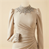 Robe de Soirée Longue Beige à Col et Poignets Perlés