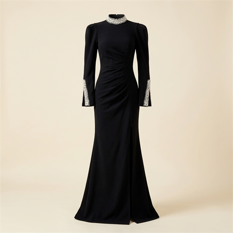 Robe de Soirée Longue Noire à Col et Poignets Ornés de Perles