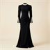 Robe de Soirée Longue Noire à Col et Poignets Ornés de Perles