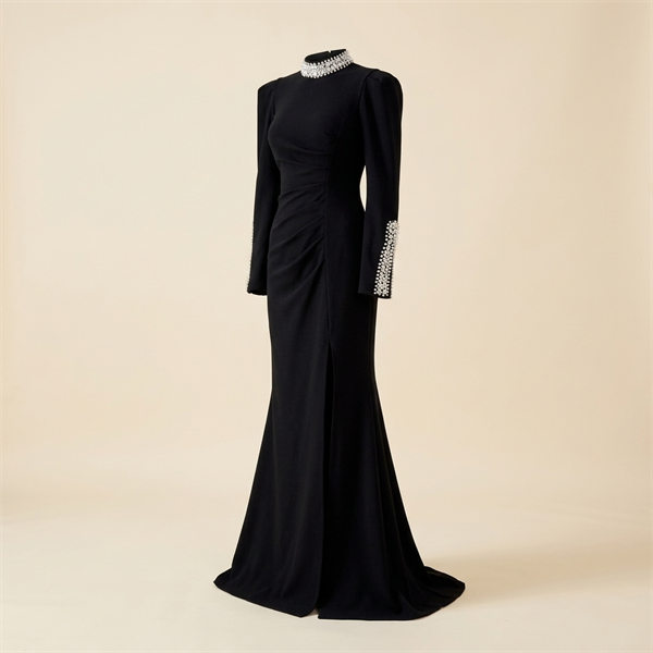 Robe de Soirée Longue Noire à Col et Poignets Ornés de Perles