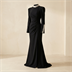Robe de Soirée Longue Noire à Col et Poignets Ornés de Perles