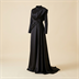 Robe de soirée longue en satin noir à col montant drapé