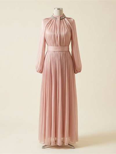 Robe de Soirée Longue Plissée Rose Poudré avec Col Bijou