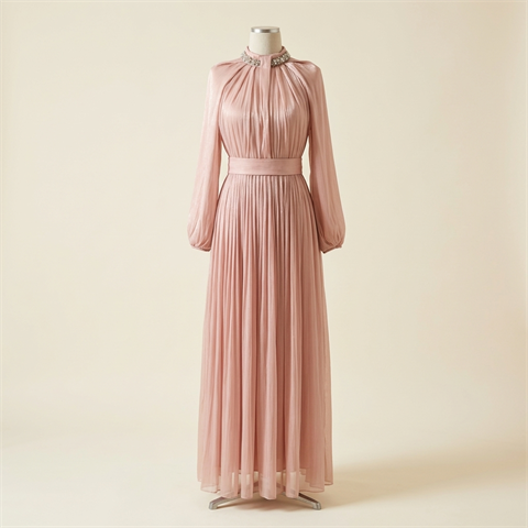 Robe de Soirée Longue Plissée Rose Poudré avec Col Bijou