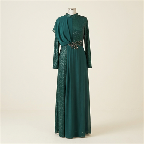 Robe de Soirée Longue Scintillante avec Drapé et Détail Bijou - Vert Émeraude