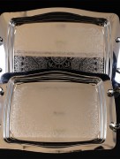 Série de 2 plateaux décoratifs  2 pièces en métal argenté 