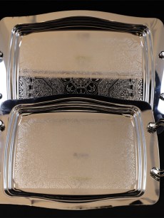 Série de 2 plateaux décoratifs  2 pièces en métal argenté 