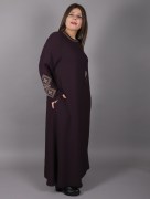 Abaya violet brodé sur les manches 