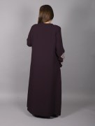 Abaya violet brodé sur les manches 